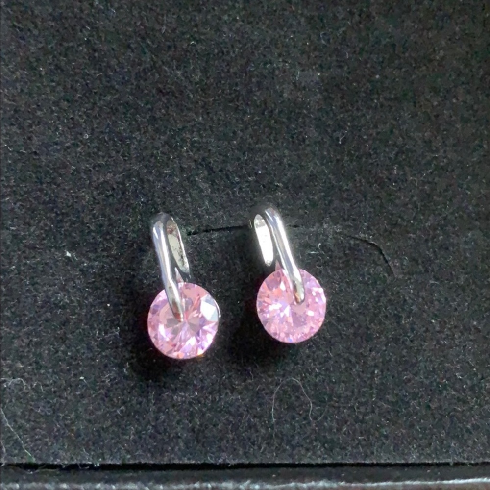 Pink studs💓